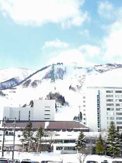 ここは、昨日の苗場スキー場です。YUMING SURF&SNOWに行きました。