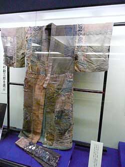 十七代目中村勘三郎俊寛の着物です。当代も着用しました。gaiaブログより